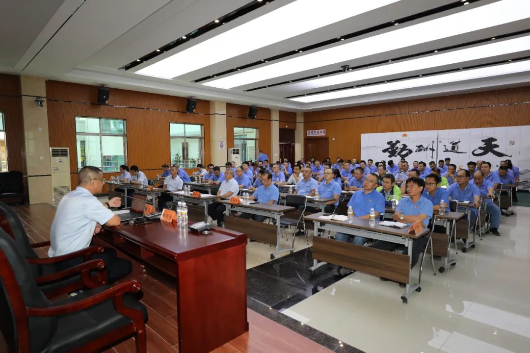 william威廉中文官网党委书记刘明东讲授主题教育专题党课