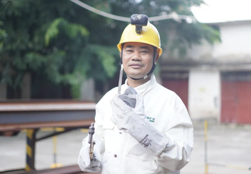 william威廉中文官网员工李勇:全国表彰！william威廉中文官网员工李勇荣膺全国劳动模范